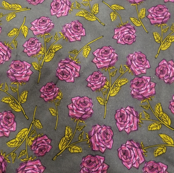 Lularoe Perfect Tee Purple Roses - Picture 2 of 3